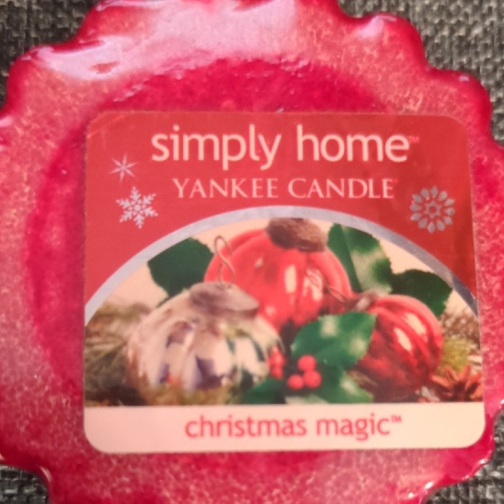 Yankee Candle Simply Home Christmas Magic Red Wax Tart - Picture 3 of 4